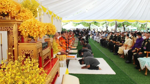 งานทอดกฐินหลวง